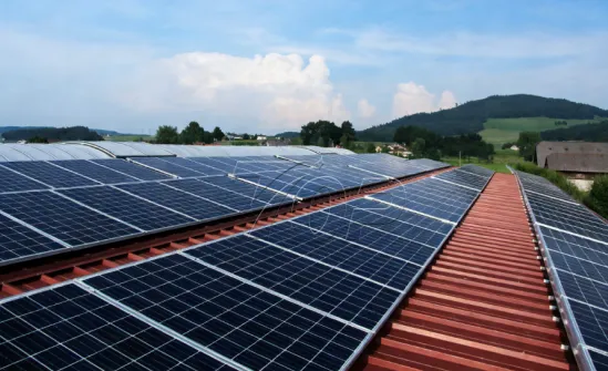 Tetőtéri napelemek: Prémium megoldások ipari és kereskedelmi PV projektekhez