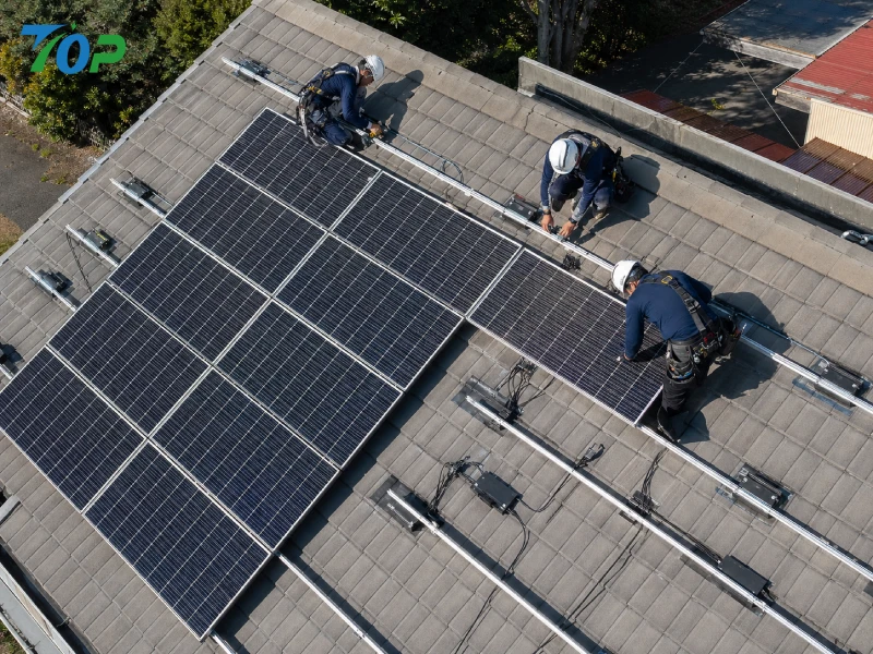 Miért alakítja át a Plug-in Solar (Plug & Play PV) az elosztott energiát: irányelvek, műszaki szabványok és B2B mérnöki útmutató